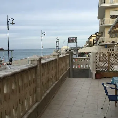 بيت للعطل Piazza E Mare